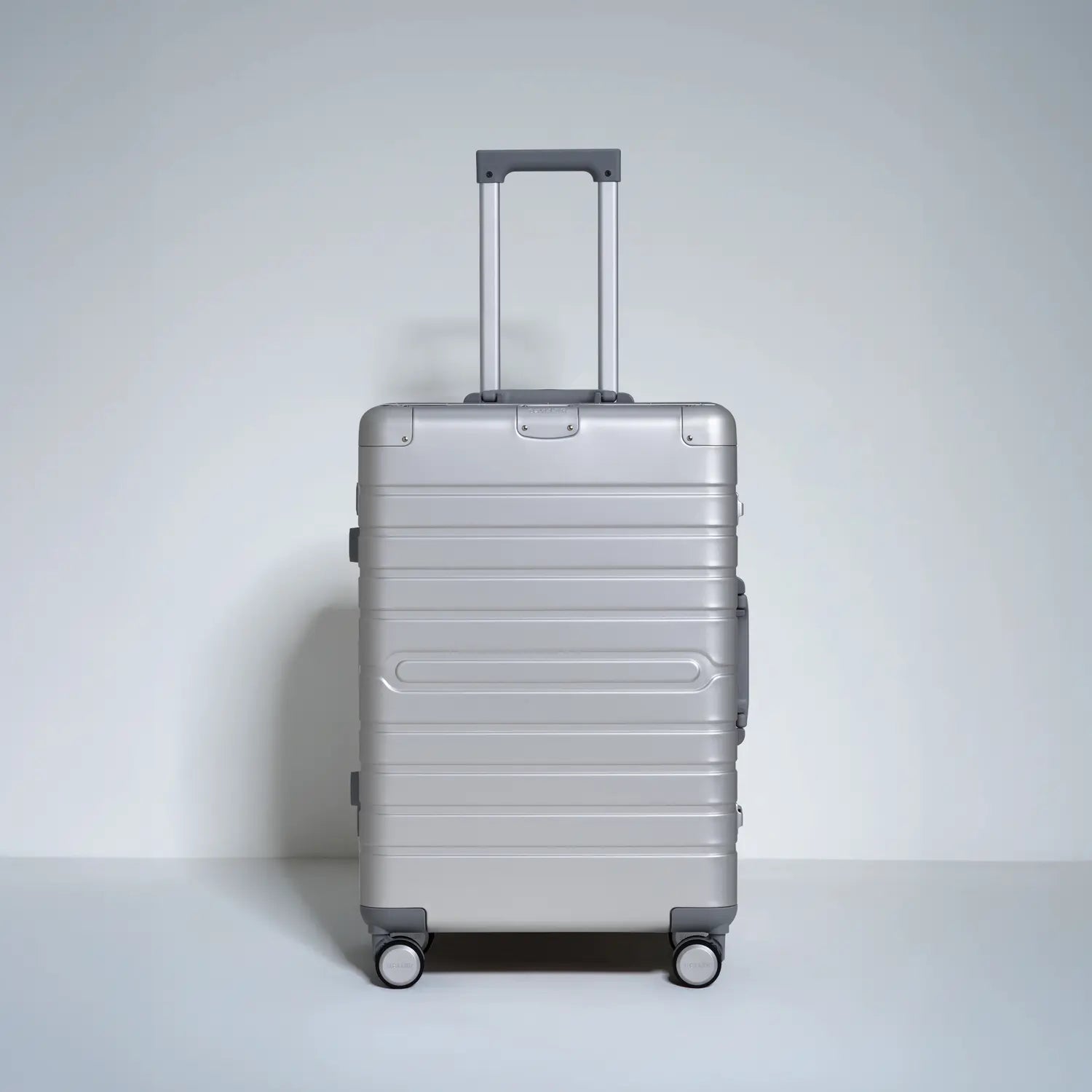 Check In Medium Aluminium 24 Inch