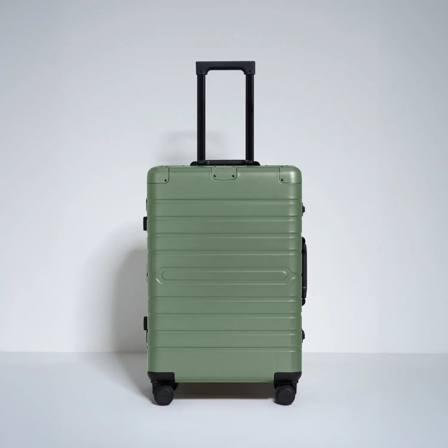 Check In Medium Aluminium 24 Inch