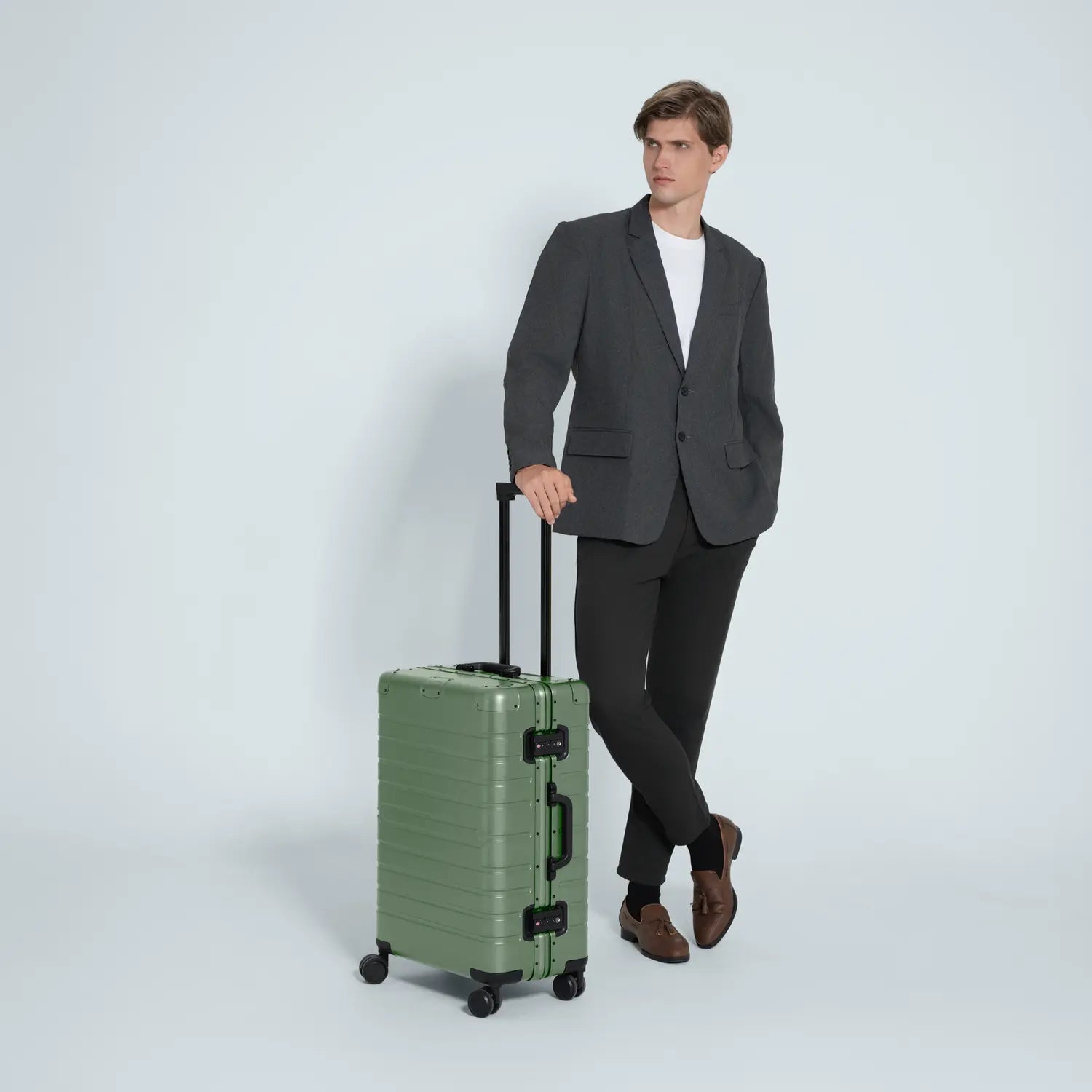 Check In Medium Aluminium 24 Inch