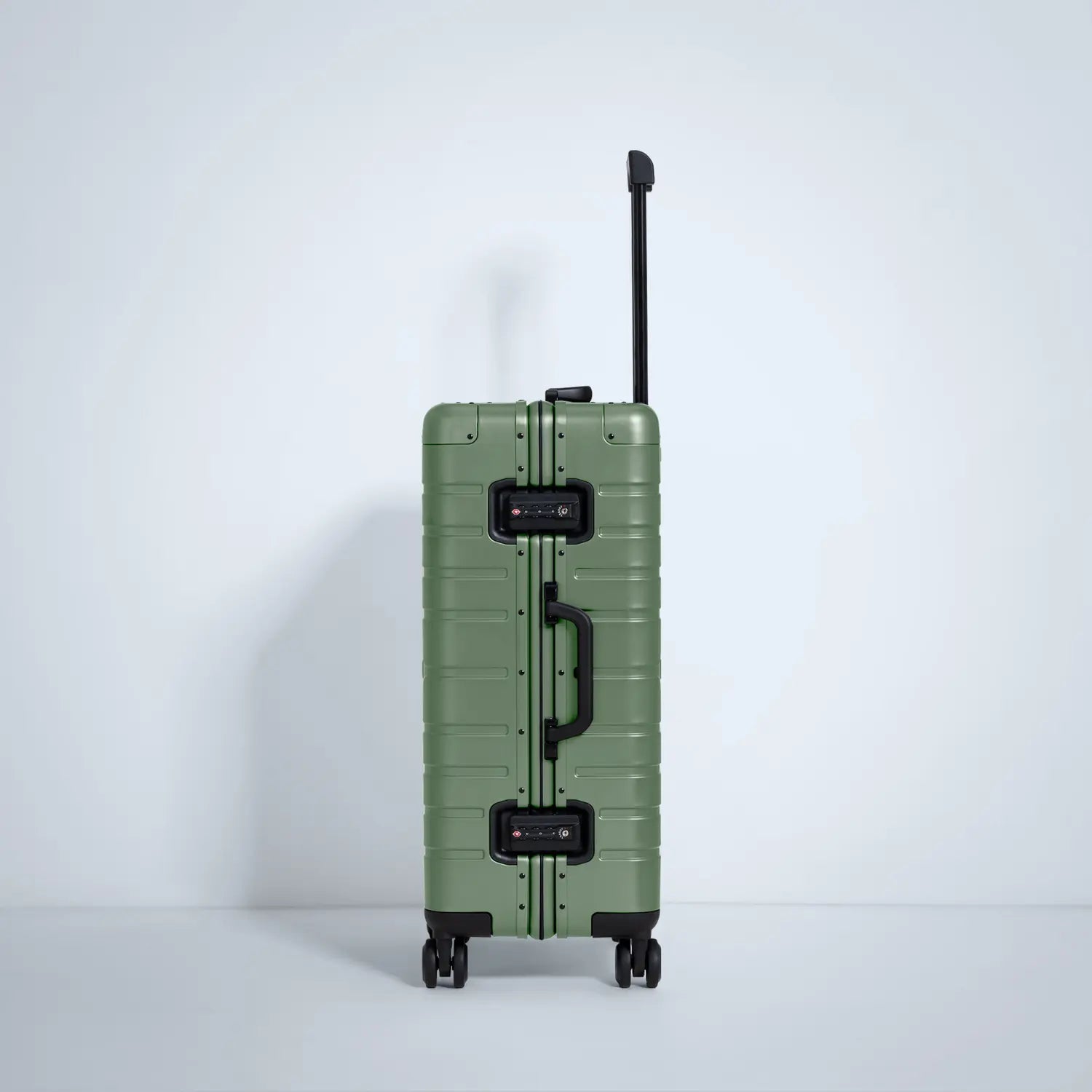 Check In Medium Aluminium 24 Inch