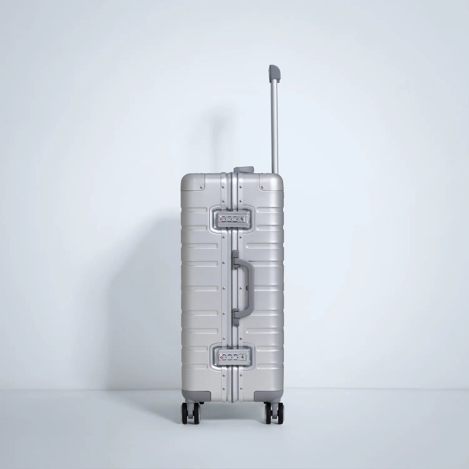 Check In Medium Aluminium 24 Inch