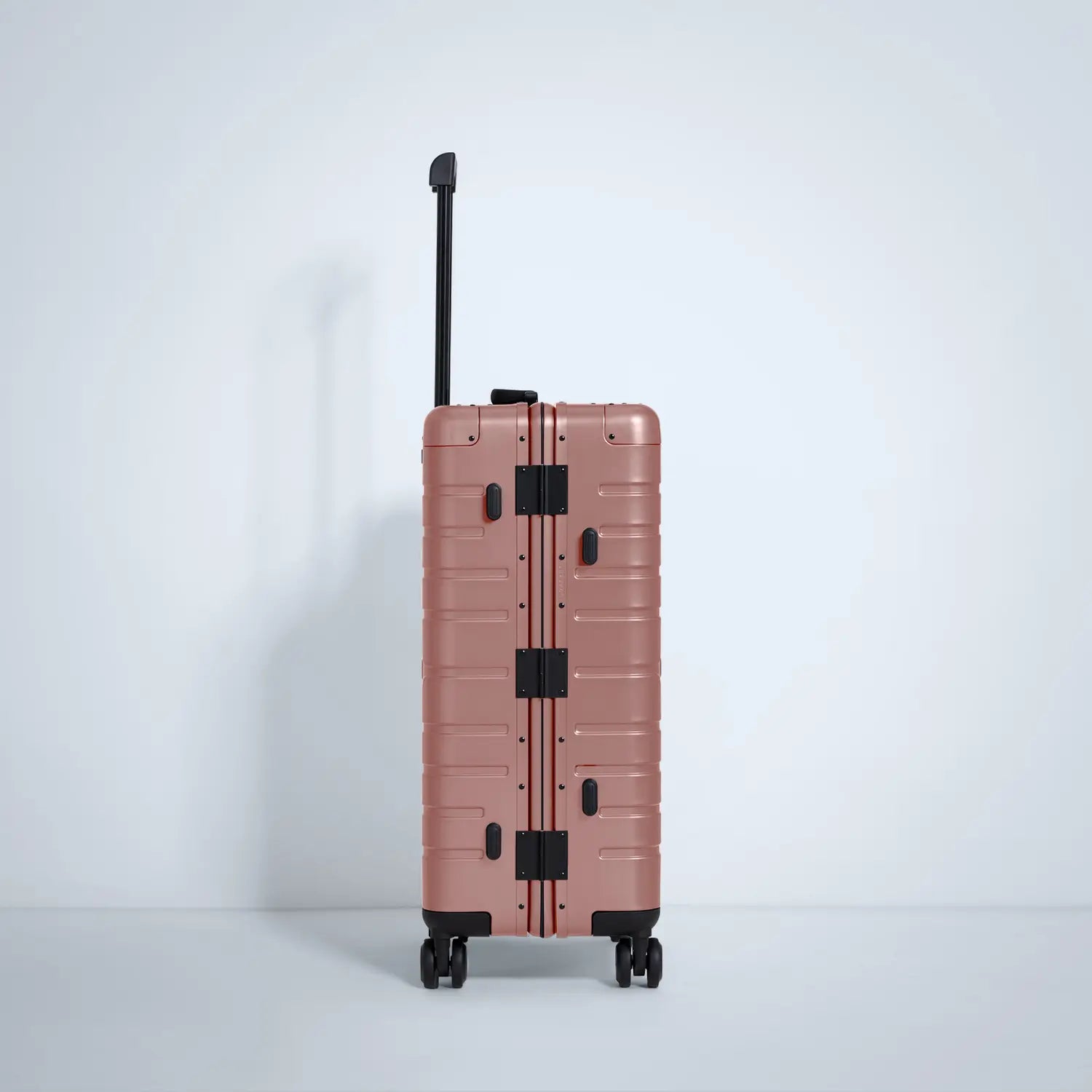 Check In Medium Aluminium 24 Inch
