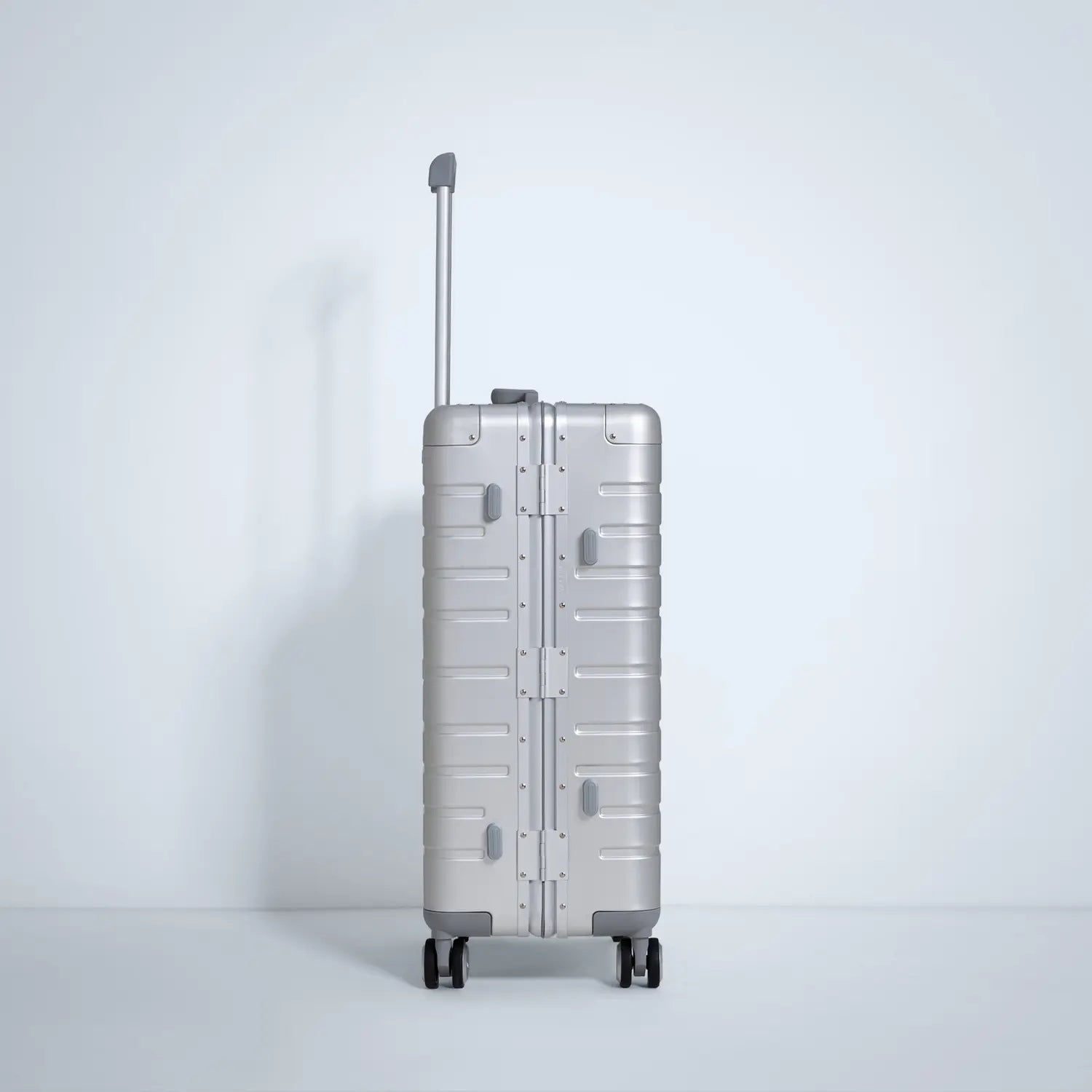 Check In Medium Aluminium 24 Inch