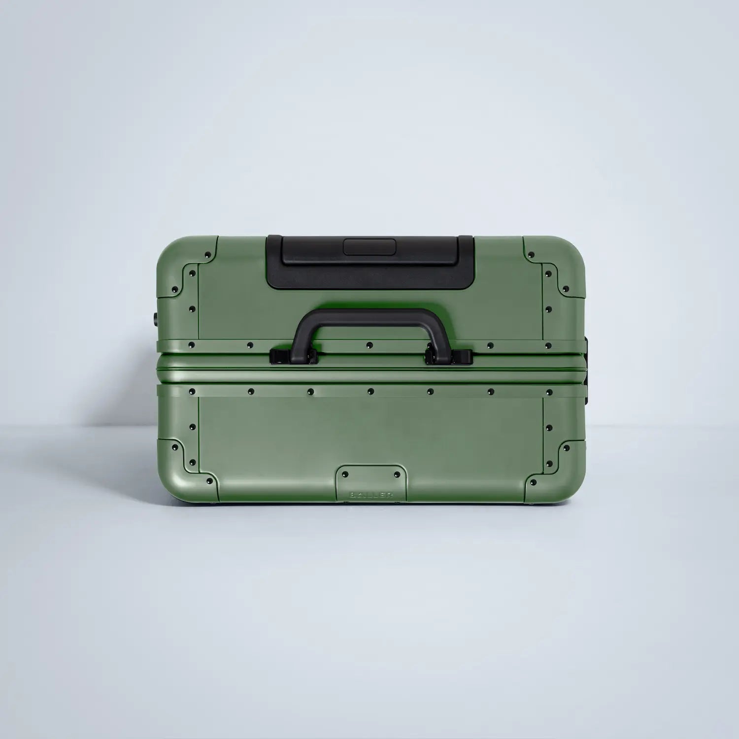 Check In Medium Aluminium 24 Inch