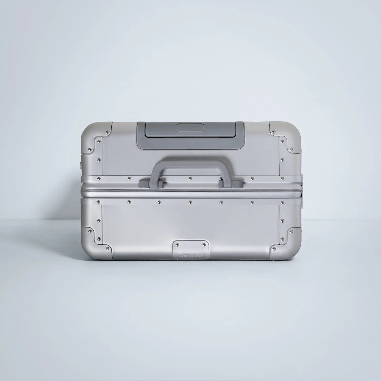Check In Medium Aluminium 24 Inch