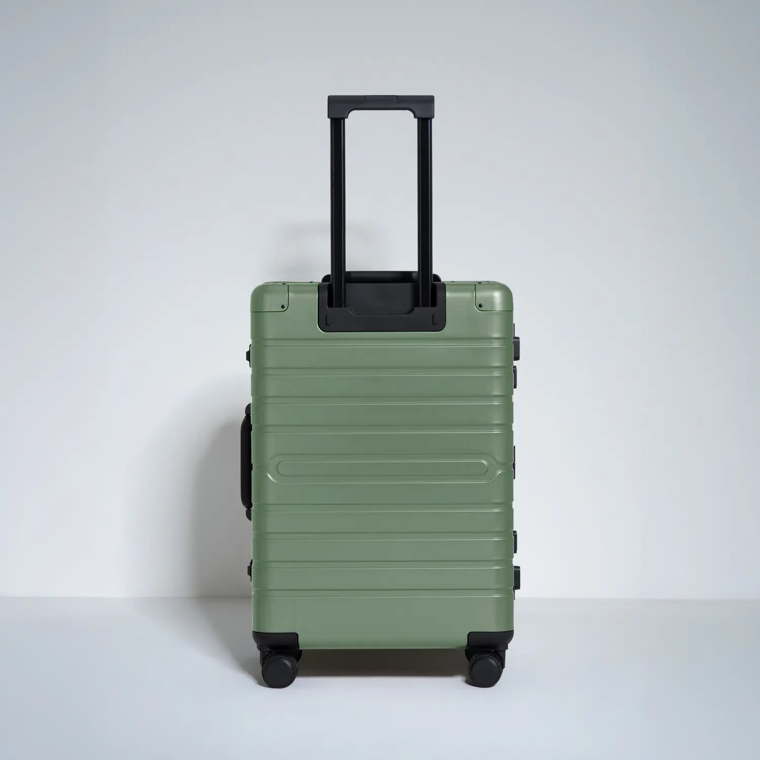 Check In Medium Aluminium 24 Inch