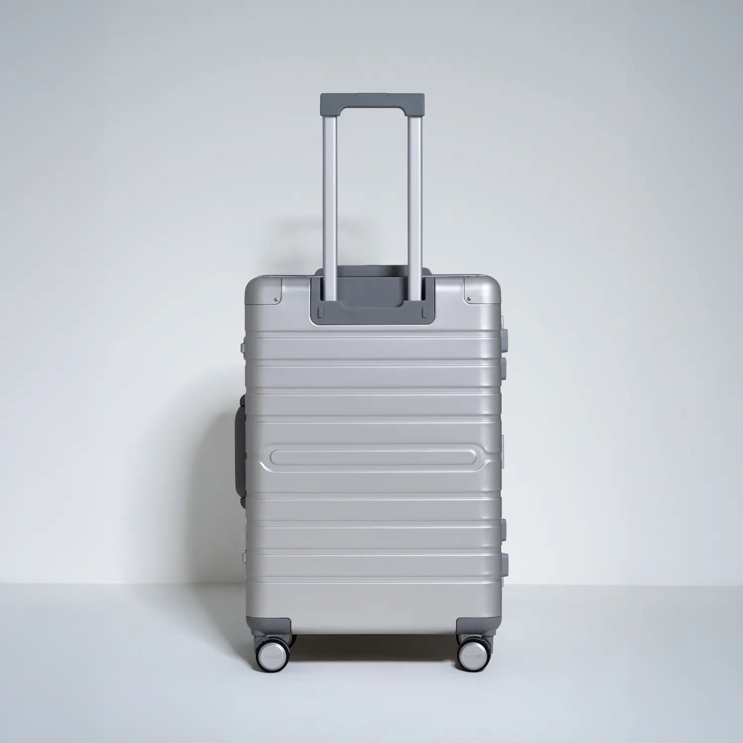 Check In Medium Aluminium 24 Inch